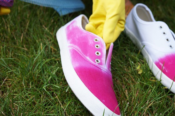 Weekly DIY: Dip dyed shoes | Shedoesthecity